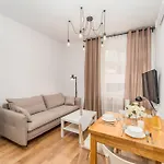 Glowny - Location, Park&tram Nearby - By Rentujemy Apartmán