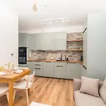 Glowny - Location, Park&tram Nearby - By Rentujemy Apartmán Krakov