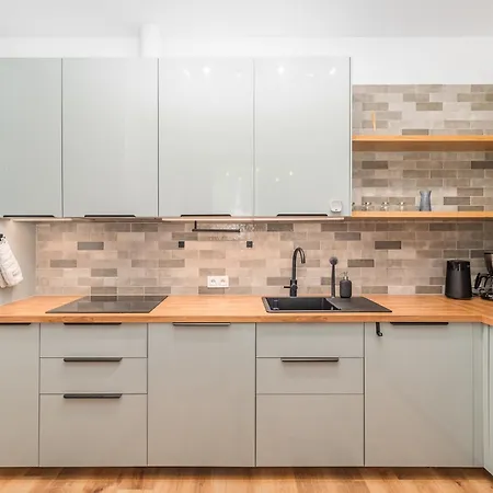 Glowny - Location, Park&tram Nearby - By Rentujemy *