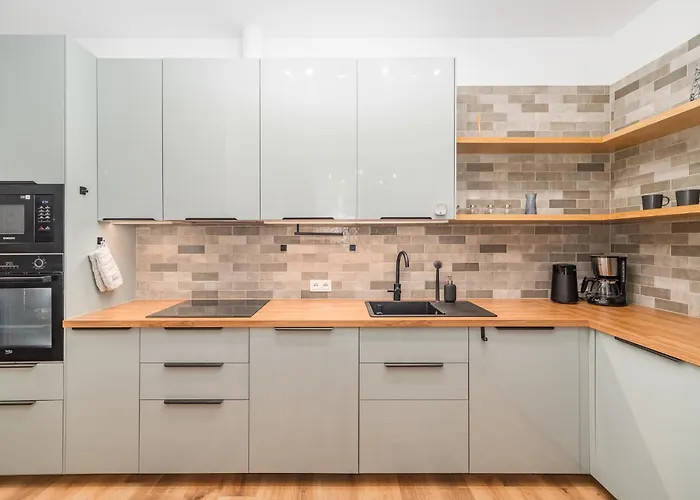 Glowny - Location, Park&tram Nearby - By Rentujemy *